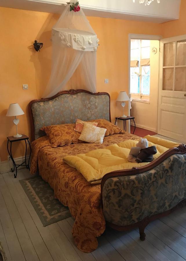 Maison Marthe B & B Saint-Sauveur-en-Puisaye Dış mekan fotoğraf